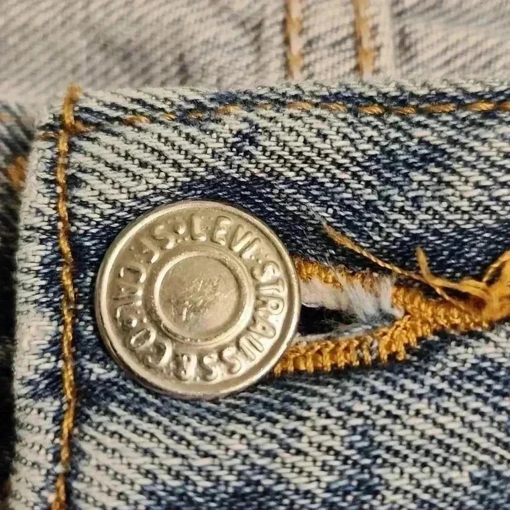 Levi's Button Up Jeans 34x32 - Picture 5 of 16